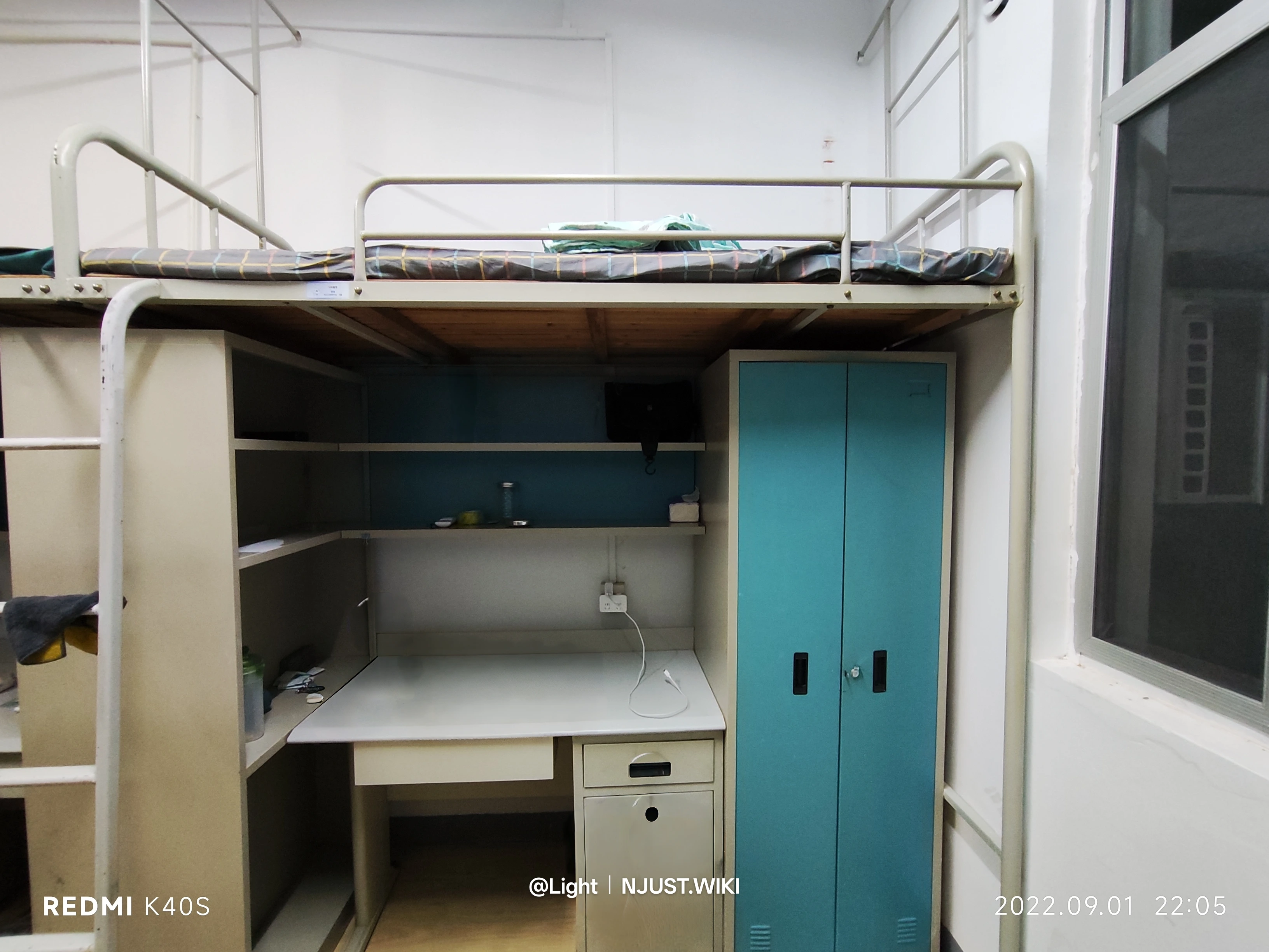 四人间宿舍床铺